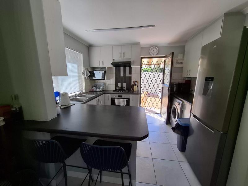 To Let 3 Bedroom Property for Rent in Land and Zeezicht Western Cape